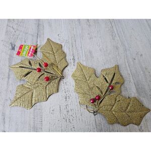 Metal gold poinsettia plant leaf ornament Xmas tree vintage